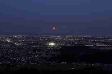 播州平野の夜景と満月